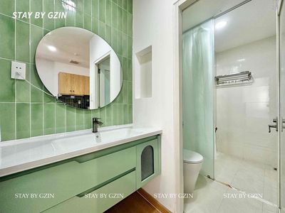 Opens District 3's senior service apartment (at the written market)