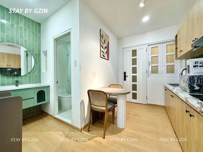 Opens District 3's senior service apartment (at the written market)