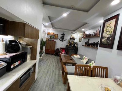It's the owner of the Zqz ten-foot two-two bedrooms. Two full interior toilets.