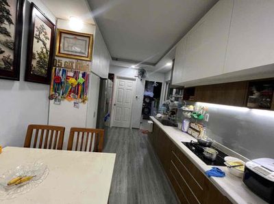 It's the owner of the Zqz ten-foot two-two bedrooms. Two full interior toilets.
