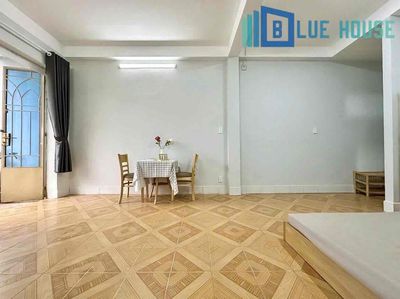 studio 30 m2 balcony - full window interior - sandhole