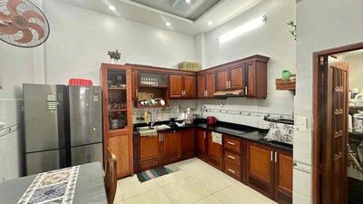 4 x 1 .5 feet (4 bedroom 3 toilets) 5 meters down. Ấp Chiến lược