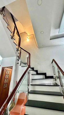 4 x 1 .5 feet (4 bedroom 3 toilets) 5 meters down. Ấp Chiến lược