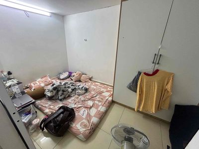 Two bedrooms, private washing machines, four great blue goods.