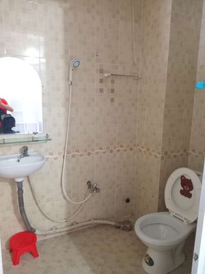 By the new market, District 7, nice room with air conditioning, windows, free car delivery.