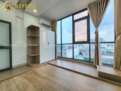 A steamed-and-gold view bedroom selling a marcas-shom.