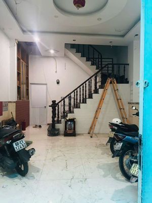 Renting 4 x26 3 5th floor bedroom 5 toilets