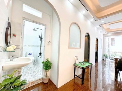 has already cleared the two high-level balcony bedrooms — immediately Sư Vạn Hạnh - thousands of almonds
