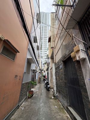 Rent a three-room three-room apartment on Nguyễn Kim, District 10