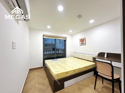 The new apartment is 100 percent -- the balcony plus the private washing machine -- right at the emart Phan Huy Ích.