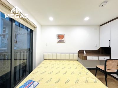 The new apartment is 100 percent -- the balcony plus the private washing machine -- right at the emart Phan Huy Ích.