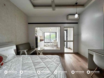 Studio One Bedroom - super generous - cool - full super-looking interior