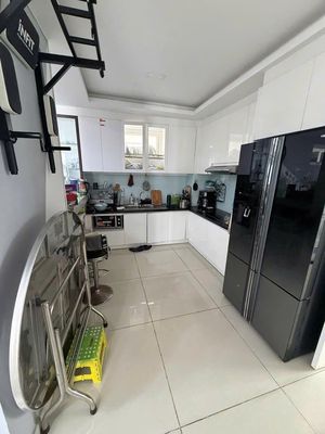 Chung Cư Nguyễn Kim, District 10 has 3 rooms. Full Seven for 1.8 million a month.