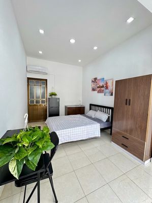 The balcony, the window. I'm ready for furniture. Near Pa Xhan Long