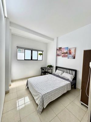 The balcony, the window. I'm ready for furniture. Near Pa Xhan Long