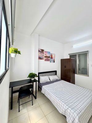 The balcony, the window. I'm ready for furniture. Near Pa Xhan Long