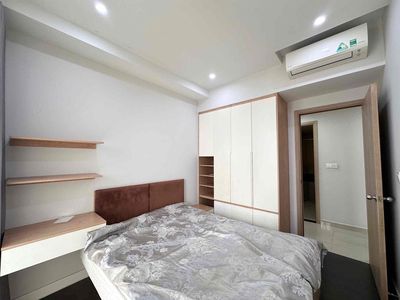 Rent Orchard Parkview three bedrooms. Two full interior toilets.