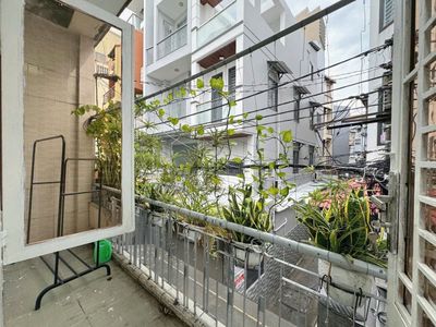 The Nc Lê Văn Sỹ house. Two bedrooms. 3 near the divine ceiling tomorrow.