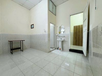 The Nc Lê Văn Sỹ house. Two bedrooms. 3 near the divine ceiling tomorrow.