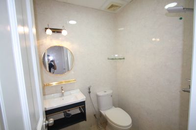 The hot price is central plaza P-- renting apartment 65 M2 (two bathrooms).