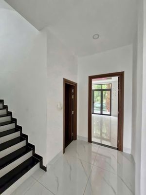 We need to rent a house. A 9 A Cửu Long.15 district 10 right in the middle of the border.