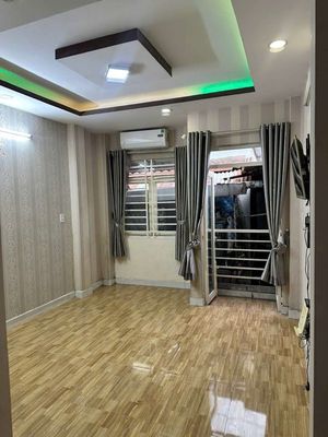To rent. It's all loaded. 3 meters of a three-metre alley. At 10 trieu.