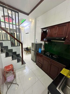 To rent. It's all loaded. 3 meters of a three-metre alley. At 10 trieu.