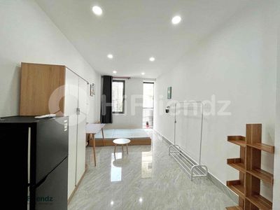 The mini-bar suite is 35 meters near the Master's University of 8
