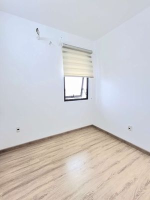 Renting a nice two-room corner of Osimi's new apartment.