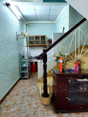 The owner rents the entire ten-million-month estate (climate bedroom)