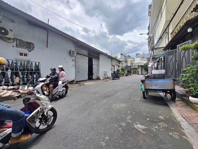 Hired Kho-Keys Big Bình Long truckway. area 12 x 20 is empty
