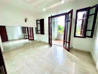 House 1 ground 2 floors - courtyard for 2 cars, 4 bedrooms, 4 two-sided toilets