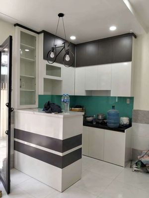 Rent a 40-hour cash house 8 million a month.