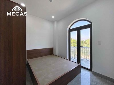 Opening a two-man bedroom - 4 x/5 X - Near Tomorrow’s Most People, Sala