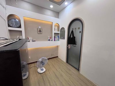 2 bedrooms - 2 sky windows ,space filled with light