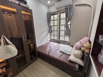 2 bedrooms - 2 sky windows ,space filled with light
