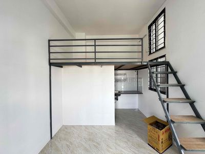 Gò Xoài rents with balconies, windows, six feet tall.