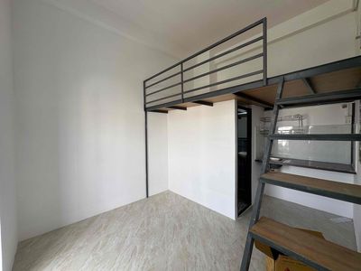 Gò Xoài rents with balconies, windows, six feet tall.