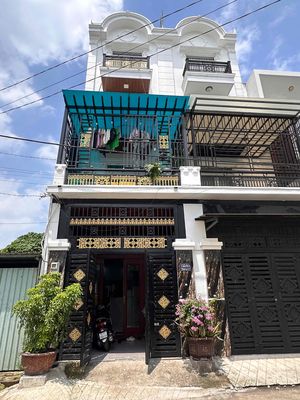 Pass home is a six-way bedroom next to Tung Bridge, Fourth of July, two-sided open-face.