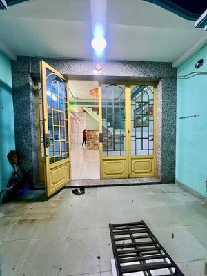 It's too cheap. Seven million to one floor. Two, closed bedrooms. Hương Lộ 2, Bình Tân.