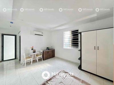 studio full interior - Trường Chinh - cheap - sky windows - seams