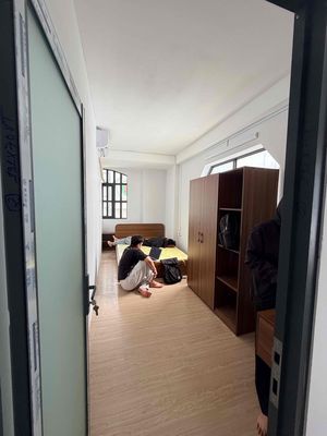 The owner of the apartment is renting apartment 2 The 70-foot bedroom is not limited to people