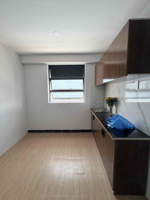 The owner of the apartment is renting apartment 2 The 70-foot bedroom is not limited to people