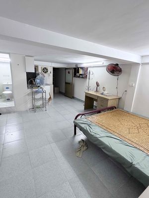 The 5th Female Room.