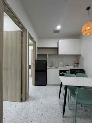 Two bedrooms, two balcony toilets, full interior, elevators, 300 tebs.