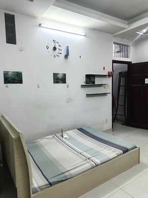 It's the owner who rented room 419/35 A cmt8-15 pieces of furniture that cost 4.2 million alone