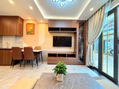 It's owner for renting Nơ Trang Long Motors. Three bedrooms. Three toilets.