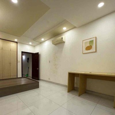 10 bedrooms 1 mb 11 toilet 4 x23 county elevator 106 goes to 440 US Rents 58 million6