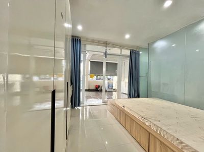 Private balcony + kitchen split, rented by the owner.