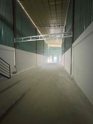 Rent a new Trần Văn Giàu warehouse building area 6x54. It's 25 million.